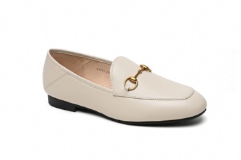 A91-1 loafer with cream sheep skin and metal chain