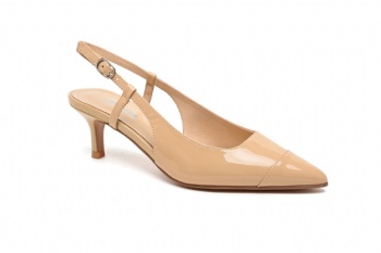 C802-10 sling back in patent leather with mid-heel and pointed toe